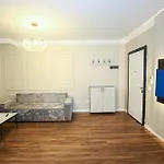 Miku Apartment -Charming One Bedroom At Komuna E Parisit