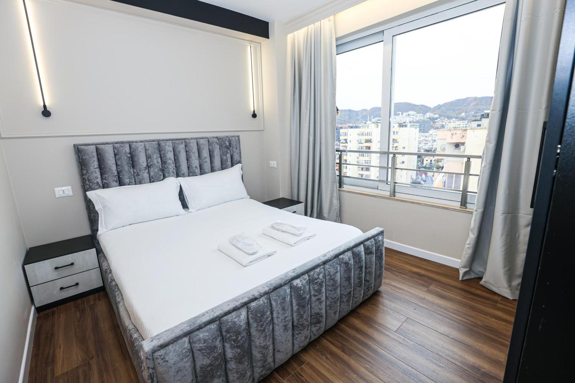 Miku -charming One Bedroom At Komuna E Parisit Appartement