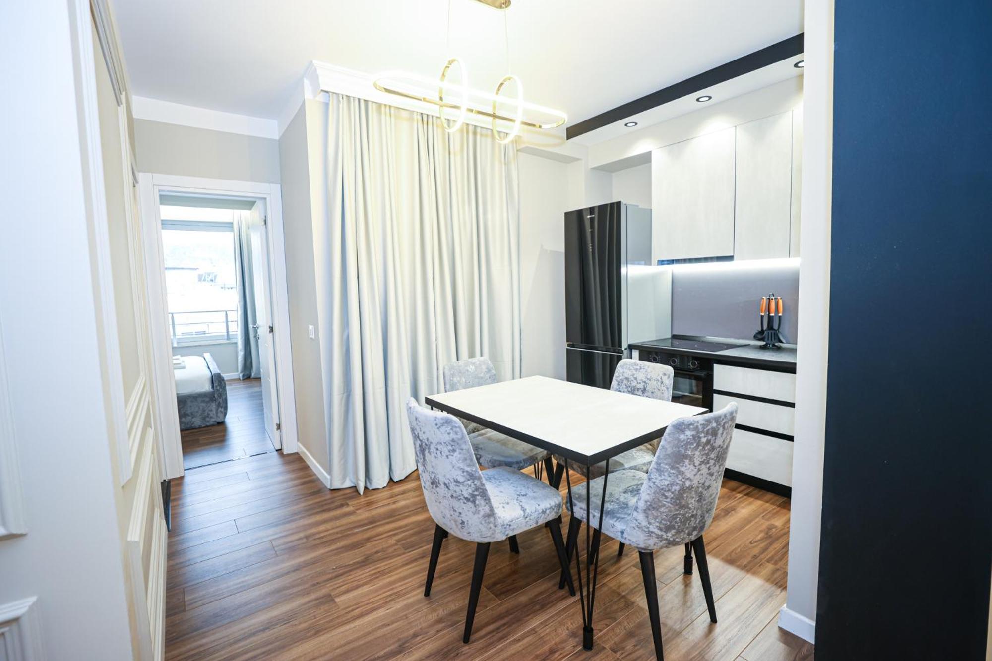 Miku -charming One Bedroom At Komuna E Parisit *