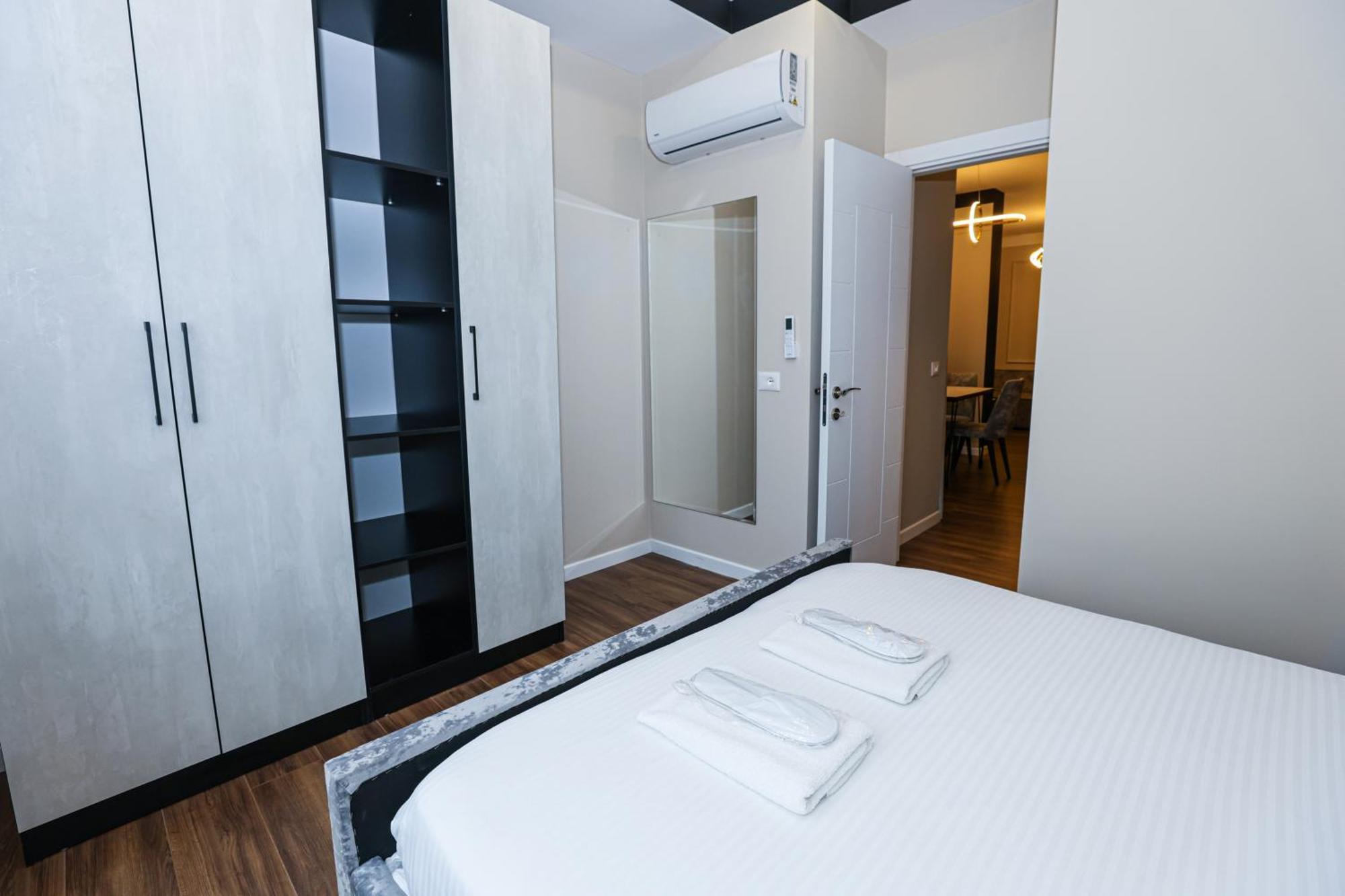 Miku -charming One Bedroom At Komuna E Parisit Appartement *