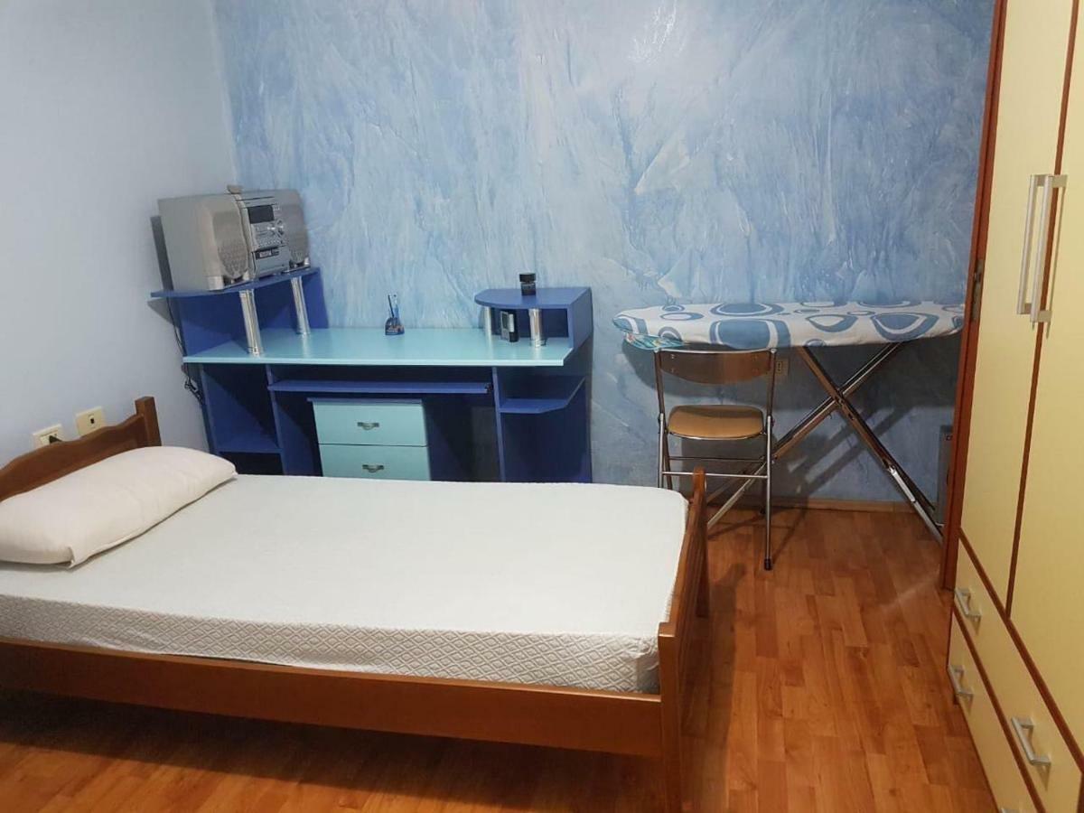 Miku -charming One Bedroom At Komuna E Parisit